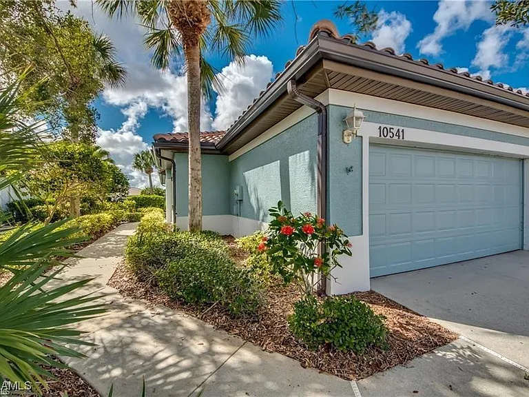 10541 Diamante Way — Photo 2