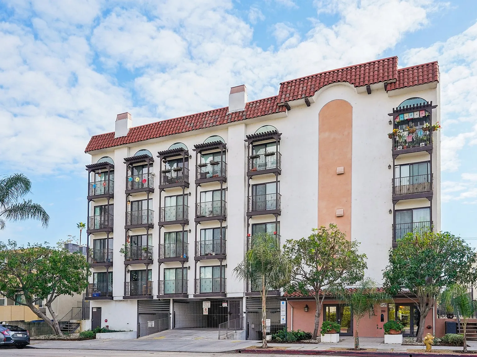 Camarillo Sunshine Apartments — Photo 2