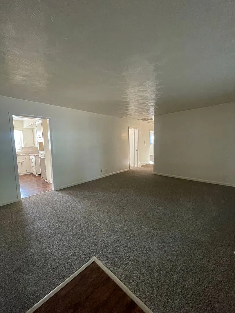 3 Bedroom 1.5 Bath House Month to Month Lease — Photo 3