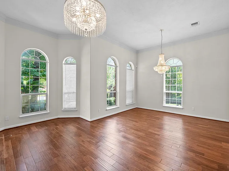 5526 Darschelle Dr — Photo 11