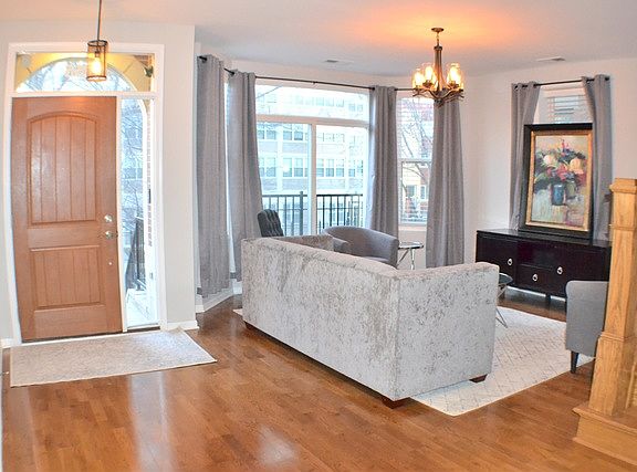 2nd image of 4055 S Lake Park Ave #2