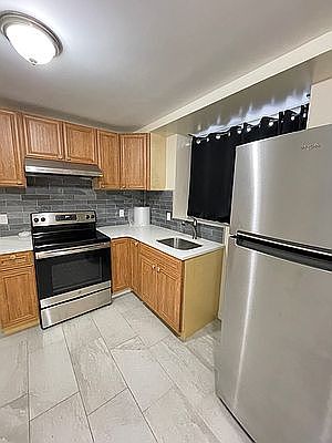 2nd image of 318 Poultney St #1