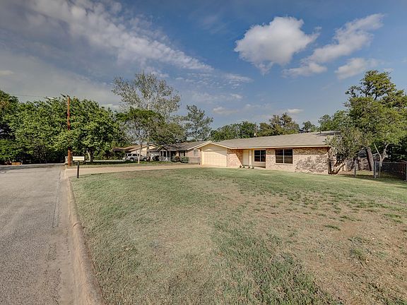 4th image of 1013 Temple Dr N