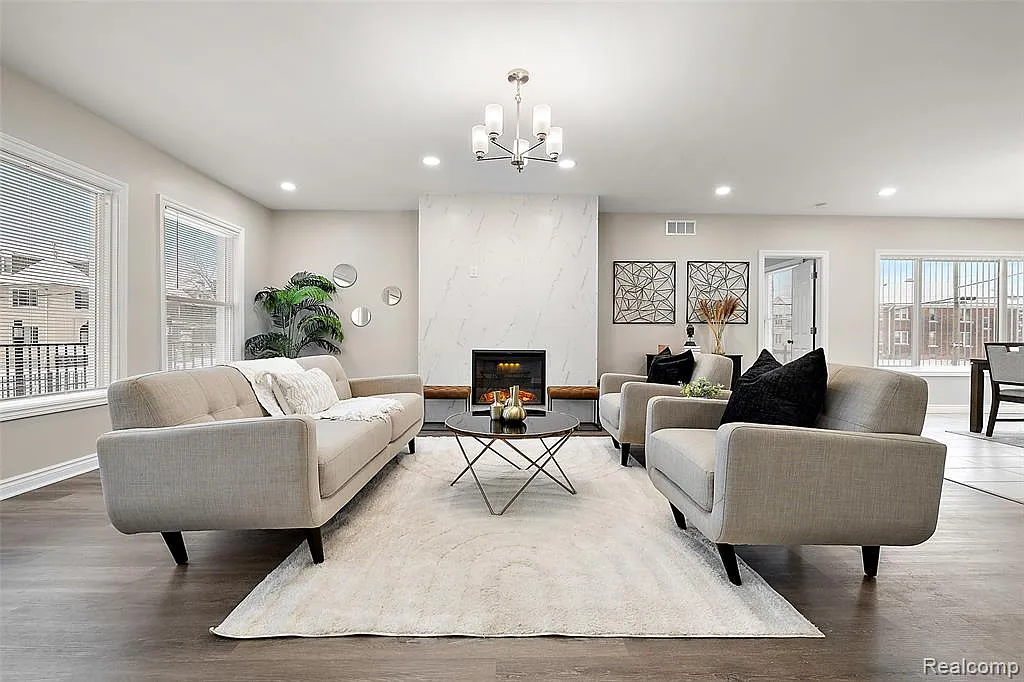 4 bed, 2.0 bath, 2426 sqft, $2,850 — Photo 4