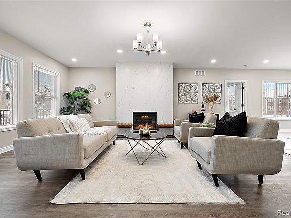 4th image of 2080 Gladstone St Unit 1