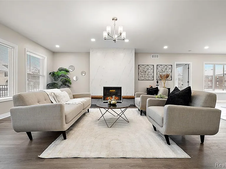 2080 Gladstone St #1 — Photo 4