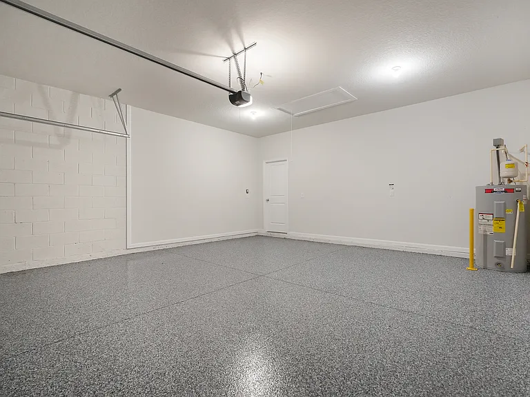 1210 Whispering Ln — Photo 43