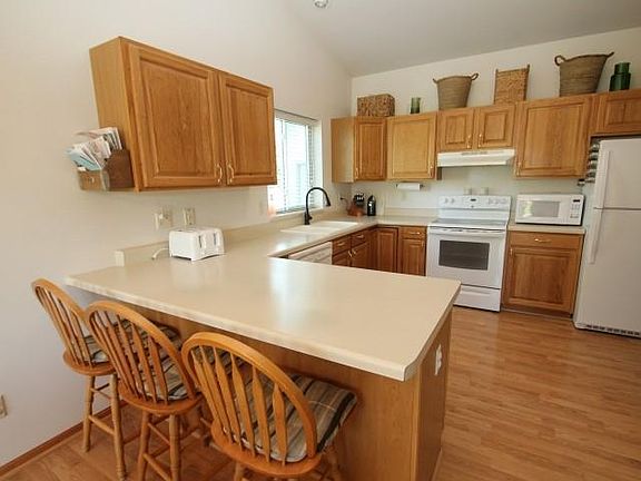 3rd image of 408 Ann Dr