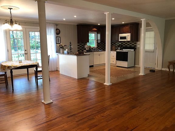 3rd image of 701 Shadybrook Dr NE