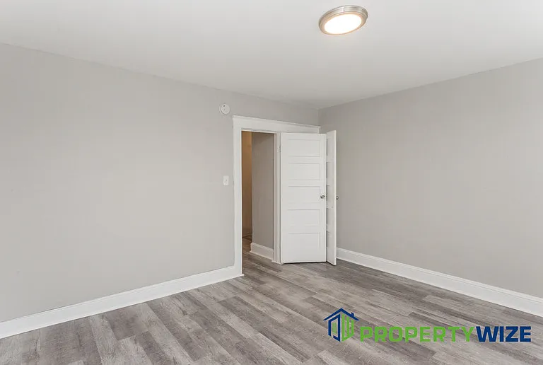 1814 E 30th St — Photo 17