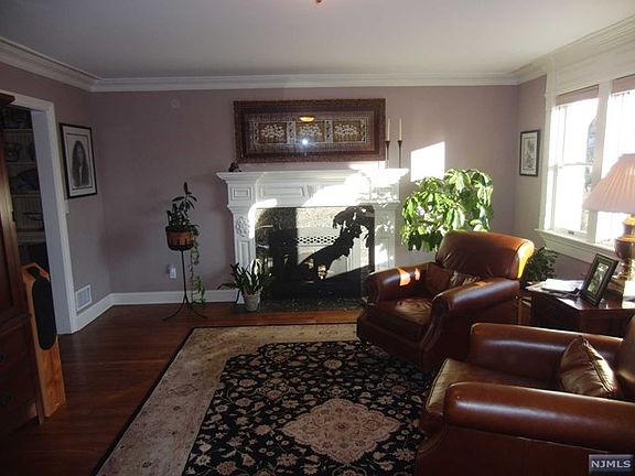 3rd image of 209 E Payne Ave