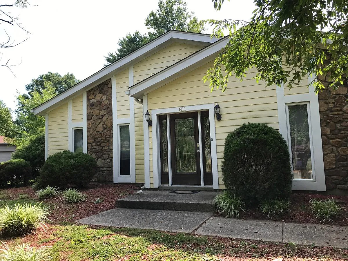 811 Stoneykirk Dr photo 1