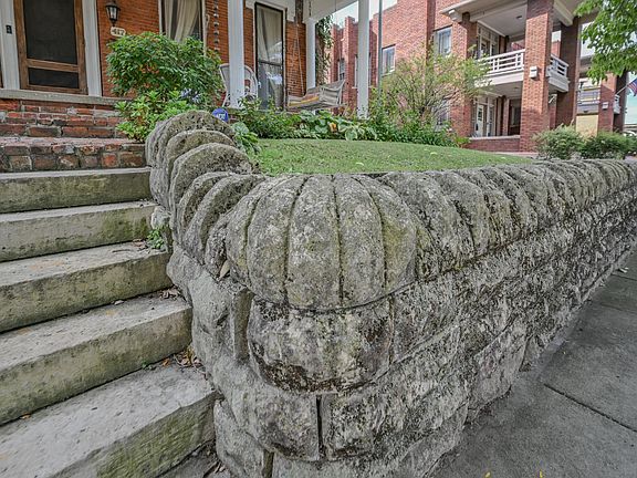 3rd image of 417 S Fountain Ave