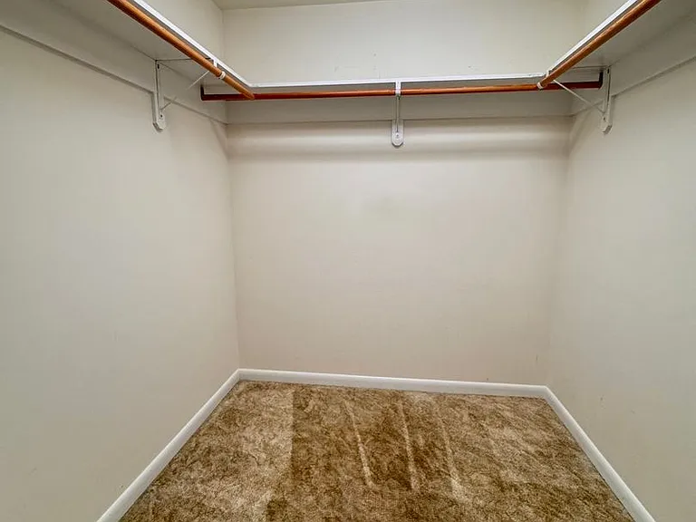506 E Riverside Dr — Photo 17