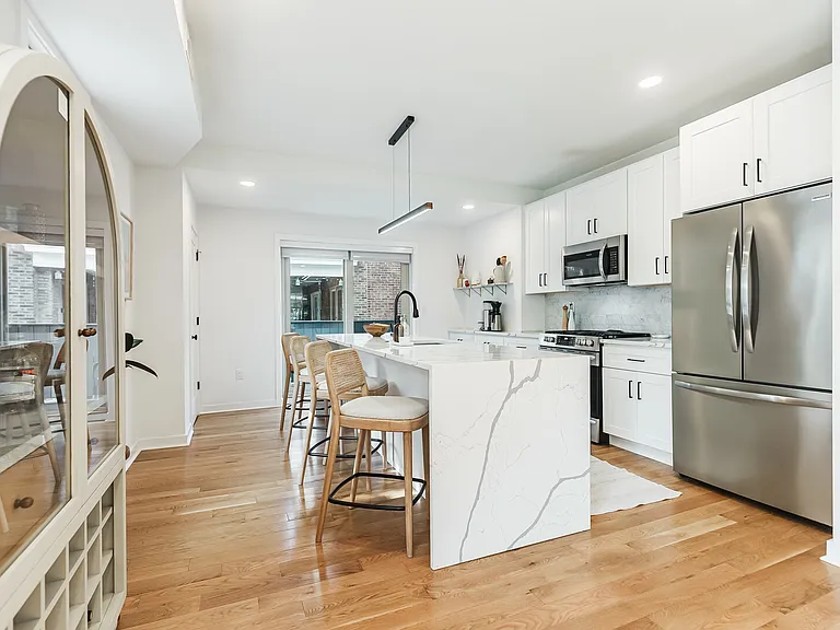 Poplar St — Photo 8