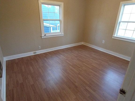 5th image of 211 Eastmoreland St