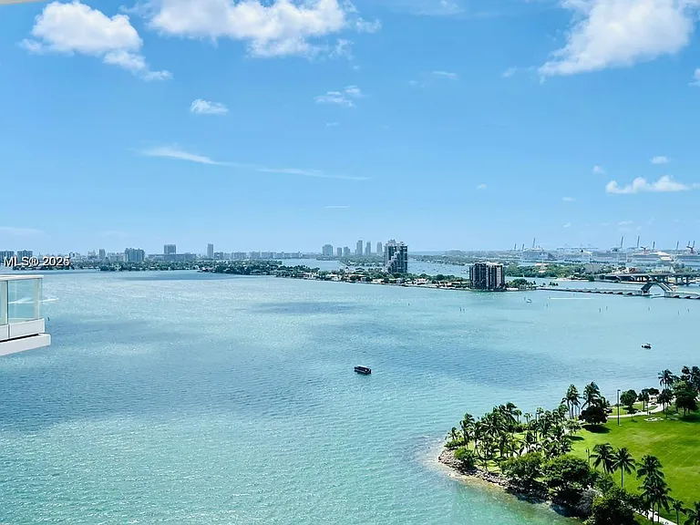2020 N Bayshore Dr — Photo 10