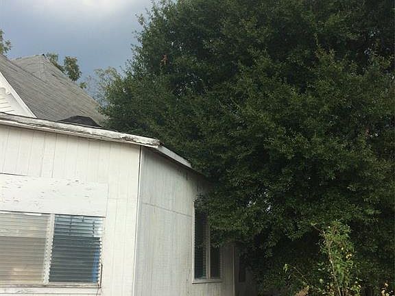 3rd image of 204 Yelverton Ave
