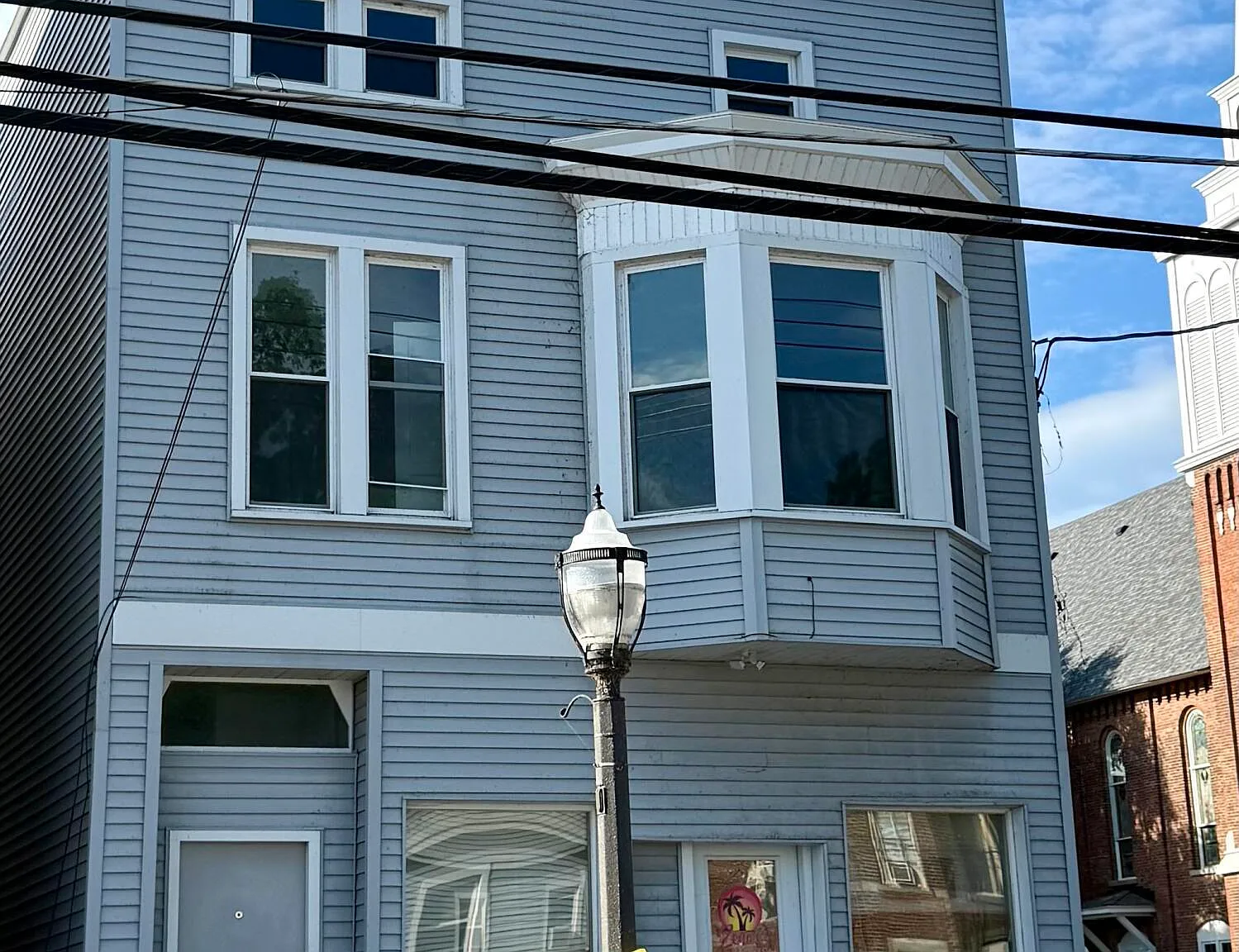 3 bed, 1.0 bath, 1100 sqft, $1,400 — Photo 1