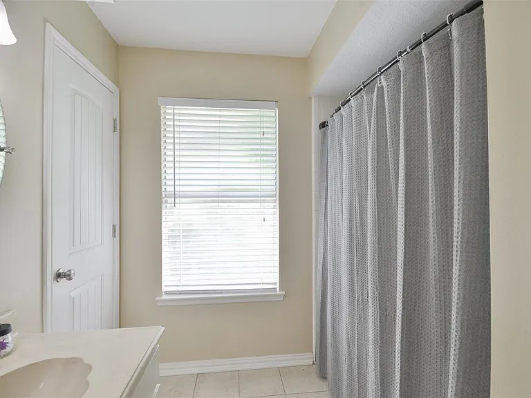 3218 Lake Stream Dr — Photo 28