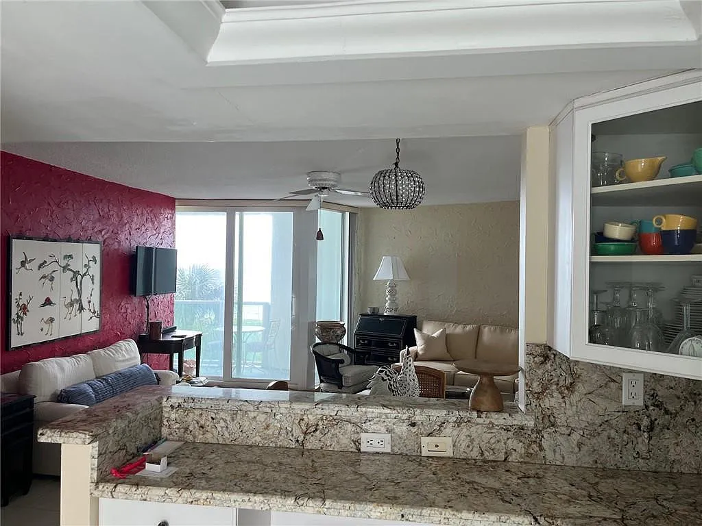 2 bed, 2.5 bath, 1040 sqft, $6,000 — Photo 4