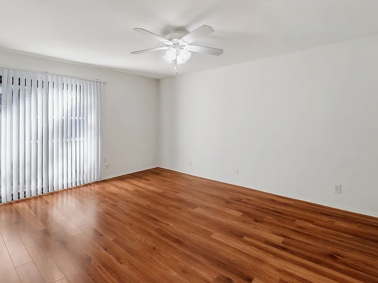 1619 S Bentley Ave — Photo 17