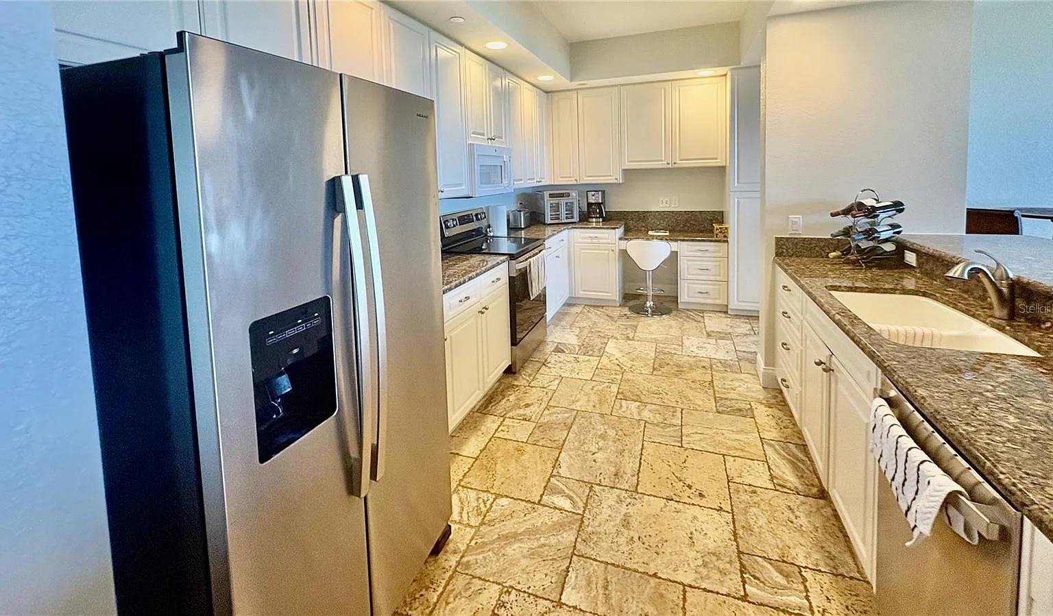 3 bed, 2117 sqft, $4,300 — Photo 3