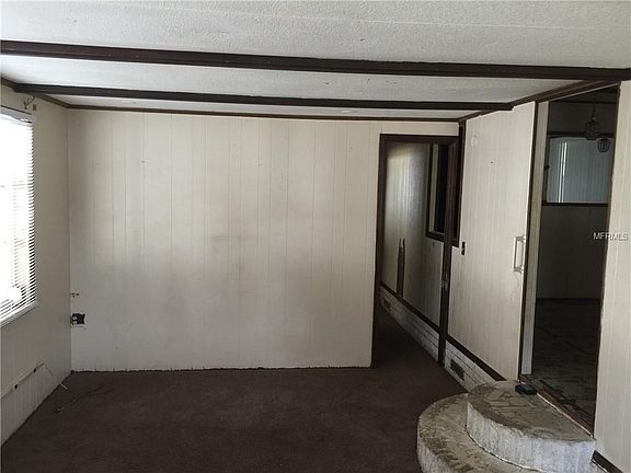 4th image of 218 Twin Lakes Cir