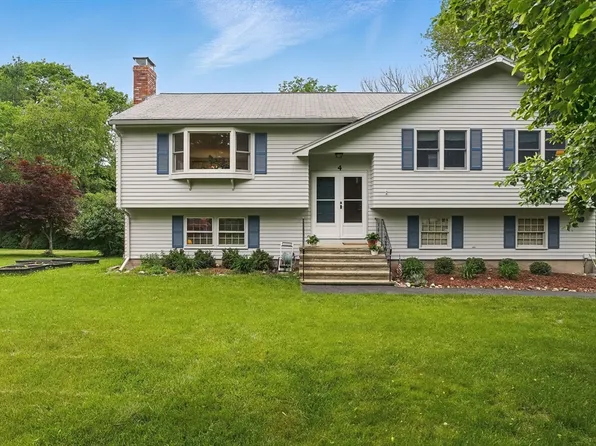 4 Colony Cir, Bedford, MA 01730