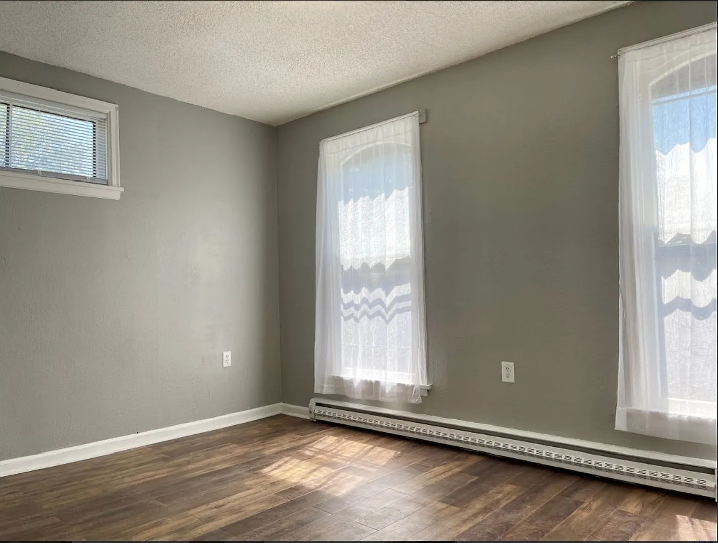 1021 Hudson Rd — Photo 3