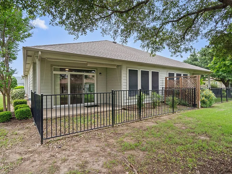 330 Portsmouth Dr — Photo 37