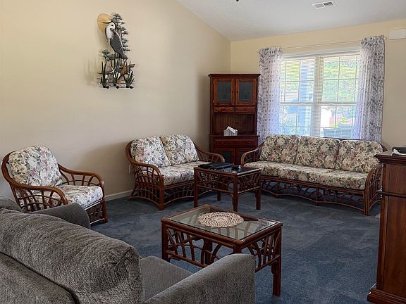 5th image of 451 Mandys Meadow Dr