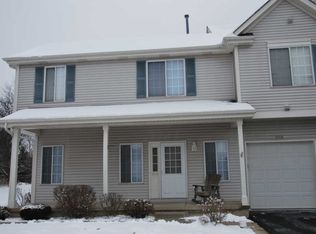 1054 Castleshire Dr, Woodstock, IL 60098