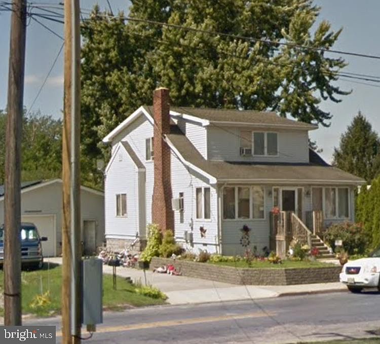 1st image of 221 Highland Ave