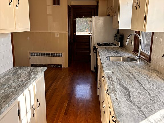 3rd image of 111-113 Palmer St #111