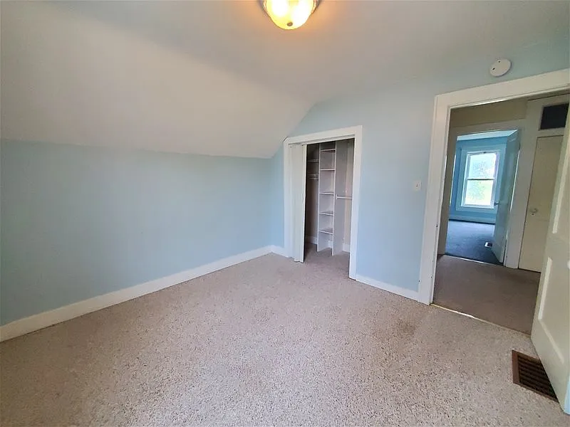 3 bed, 1.5 bath, 1642 sqft, $1,350 — Photo 2