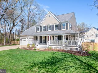 19 Westmoreland Dr, Sterling, VA 20165