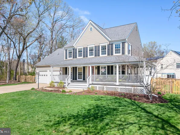 19 Westmoreland Dr, Sterling, VA 20165