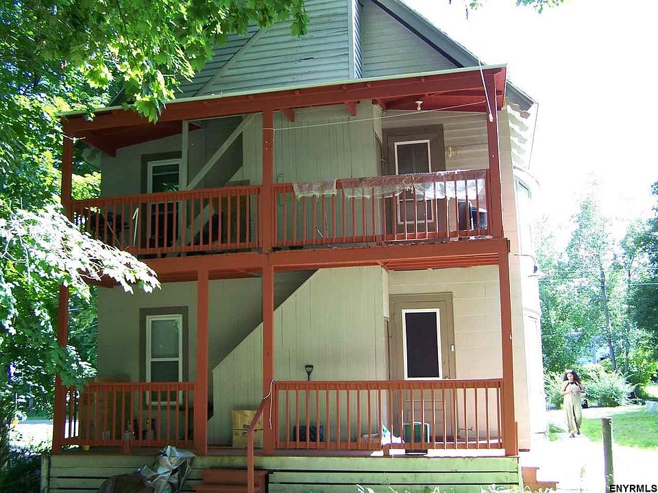 2nd image of 90 Hudson Ave