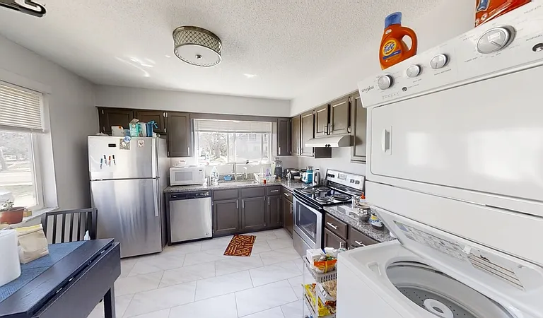 1302 W Huron St — Photo 6