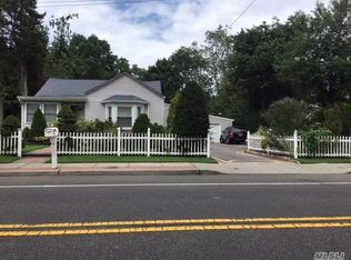 259 W Pulaski Rd, Huntington Station, NY 11746