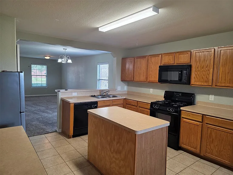 9014 Kerry Prairie Ln — Photo 5