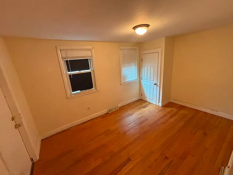 57 Lakeview Ave #E — Photo 6
