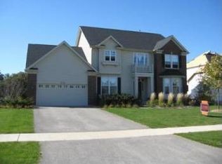 516 Western Dr, North Aurora, IL 60542