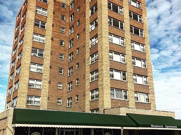 3rd image of 530 W Berry St APT 505