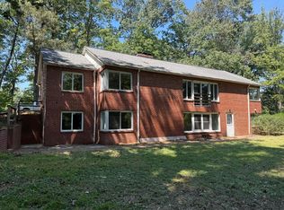 18311 Woodland Dr, Triangle, VA 22172