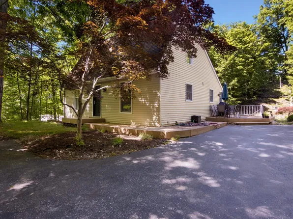10520 S Dalzell Rd, Traverse City, MI 49684
