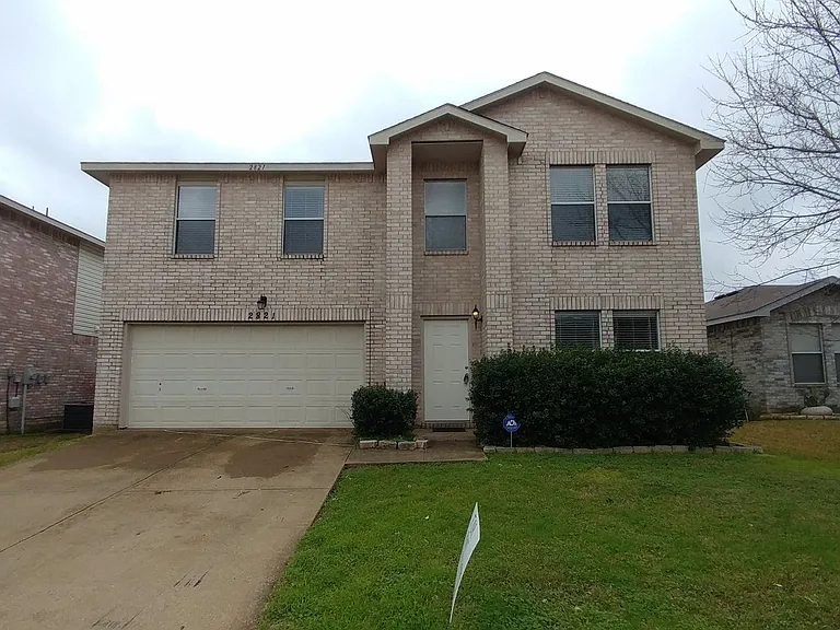 2821 Robin Ln — Photo 1