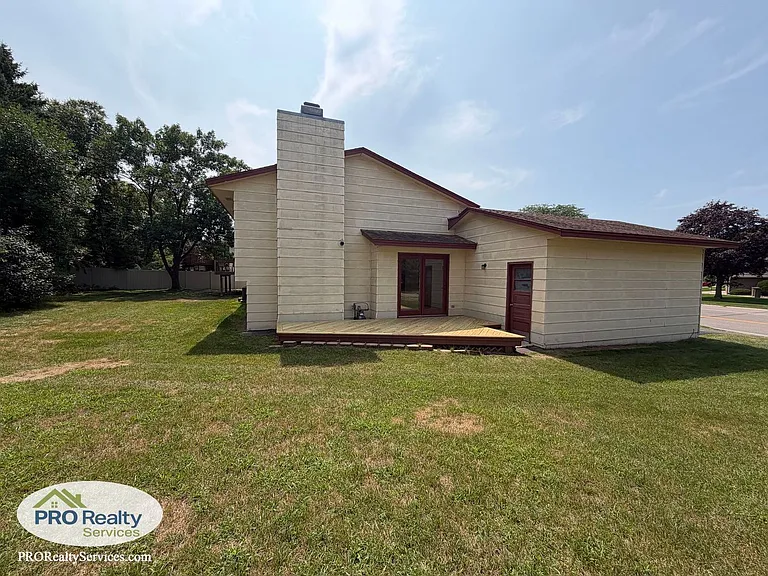 5642 Royal Oaks Dr — Photo 21