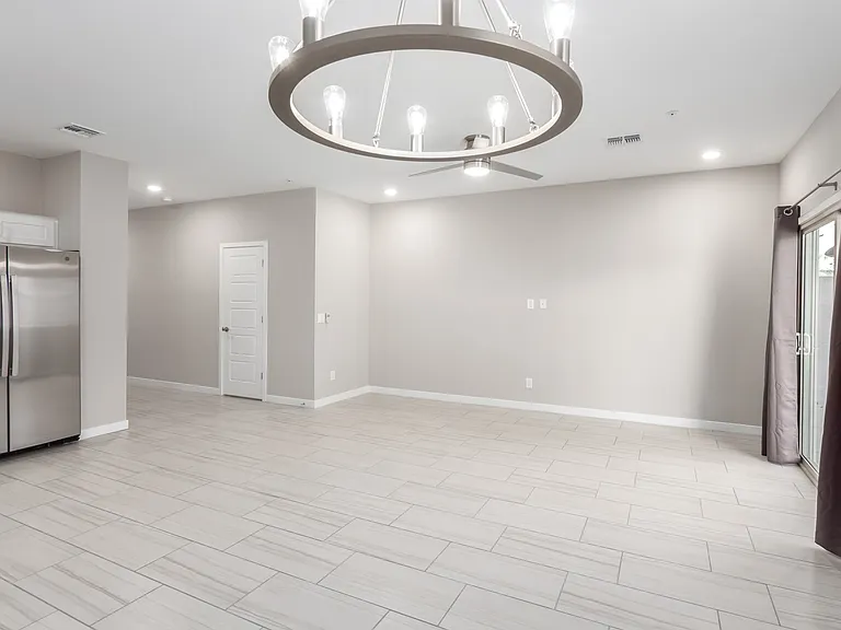 2134 W Harmont Dr — Photo 25